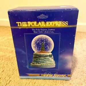 2004 Hallmark Keepsake  The Polar Express Water Snow Globe NIB